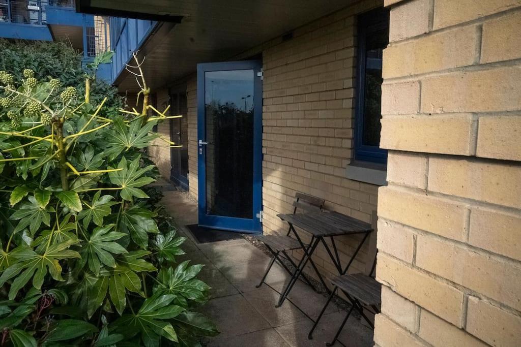 1-Bed Flat In Ocean Village サウサンプトン エクステリア 写真