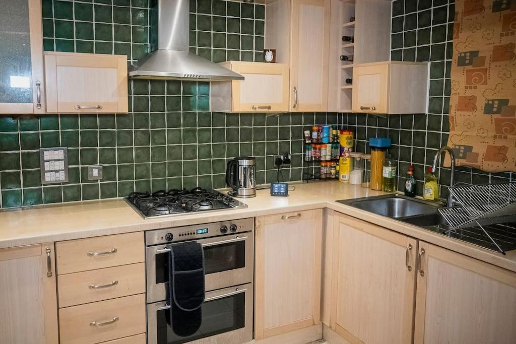 1-Bed Flat In Ocean Village サウサンプトン エクステリア 写真