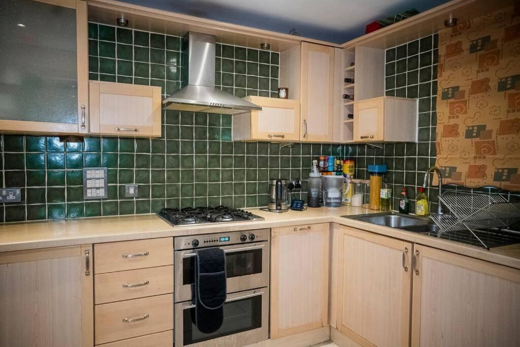 1-Bed Flat In Ocean Village サウサンプトン エクステリア 写真