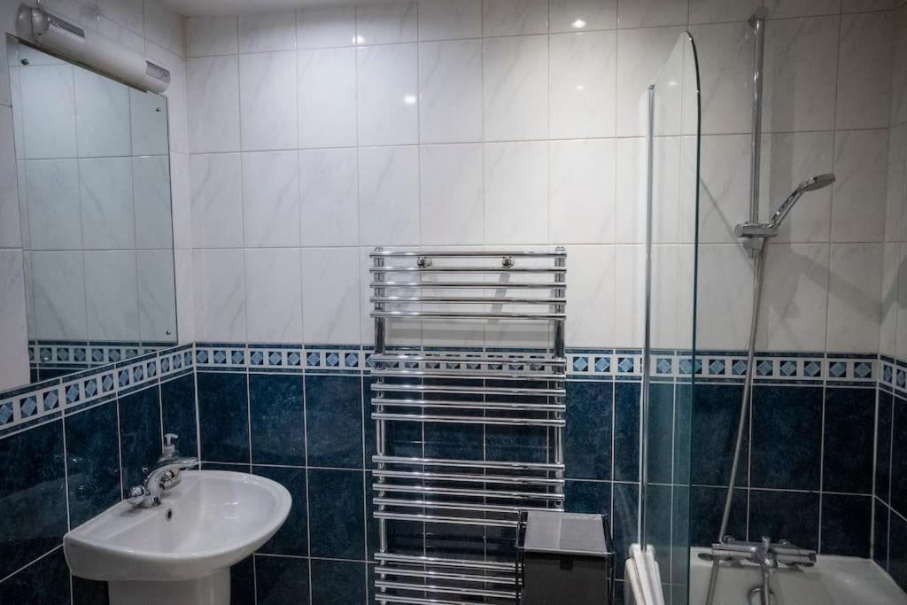 1-Bed Flat In Ocean Village サウサンプトン エクステリア 写真